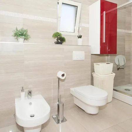 4 Bedroom Beautiful In *