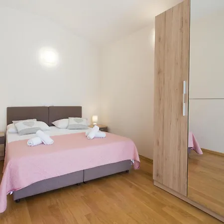 Holiday home 4 Bedroom Beautiful In *
