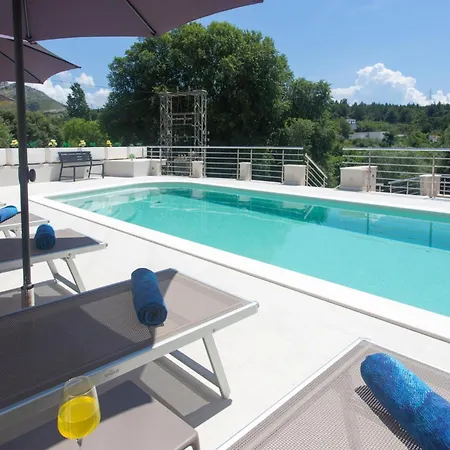 4 Bedroom Beautiful In