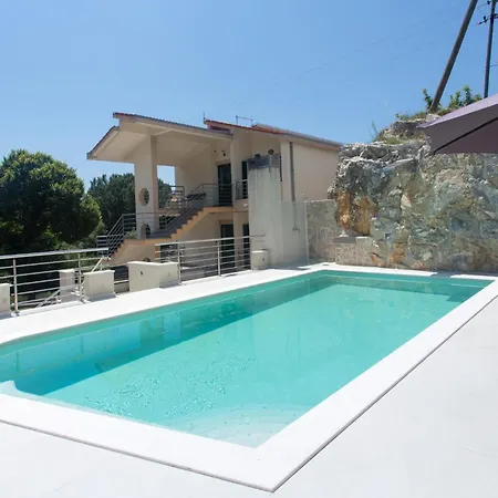 4 Bedroom Beautiful In Holiday home