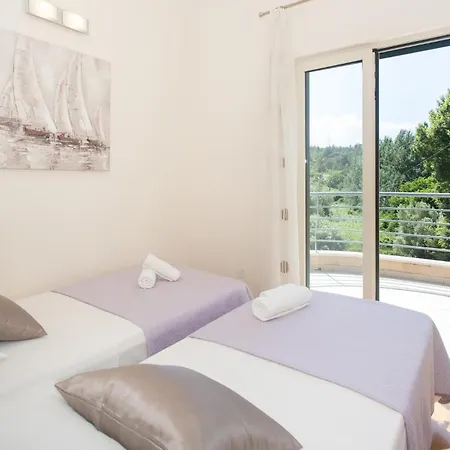 4 Bedroom Beautiful In * Klis