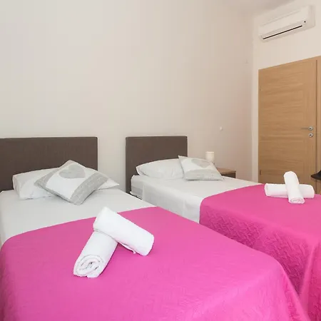 Holiday home 4 Bedroom Beautiful In