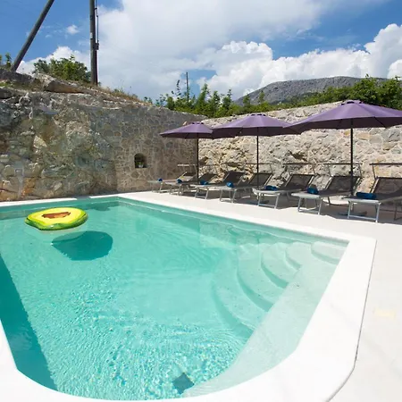 Holiday home 4 Bedroom Beautiful In *