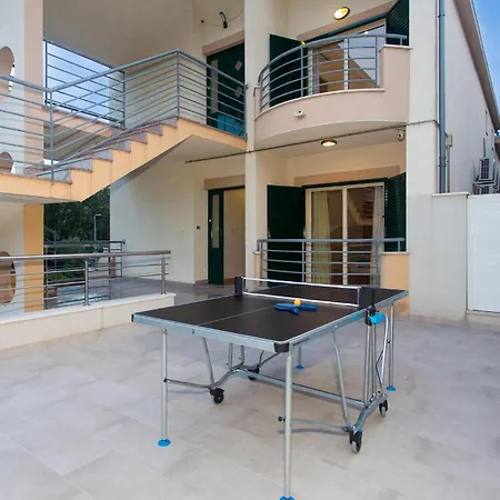 4 Bedroom Beautiful In *