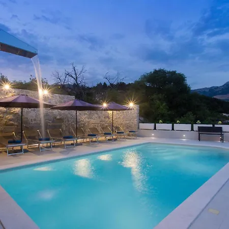4 Bedroom Beautiful In Holiday home *