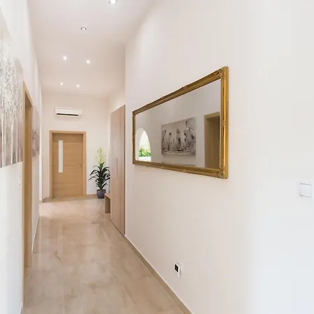 Holiday home 4 Bedroom Beautiful In Klis