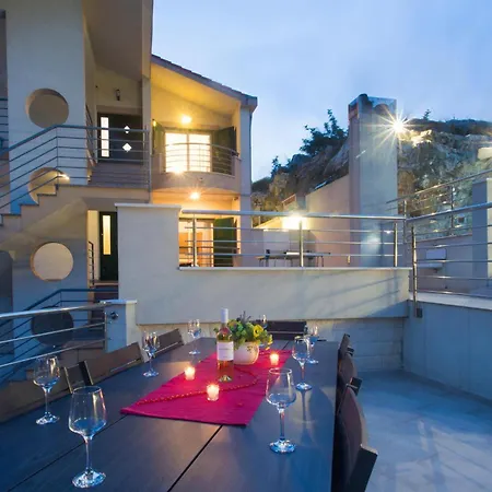 Holiday home 4 Bedroom Beautiful In *